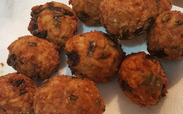 Bolinho de arroz com sardinha delicioso