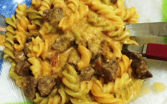 Macarrão com frango na panela de pressão