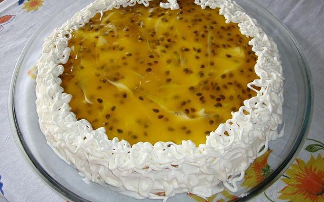 Bolo delicioso de mousse de maracujá