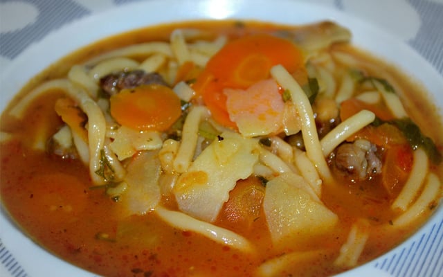 Sopa de carne à moda da vovó