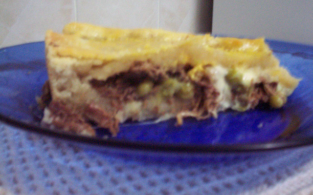 Torta de massa podre com recheio de carne