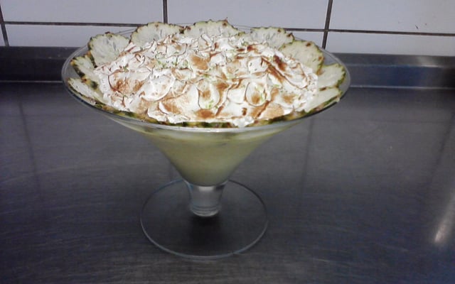 Taça de creme de abacaxi