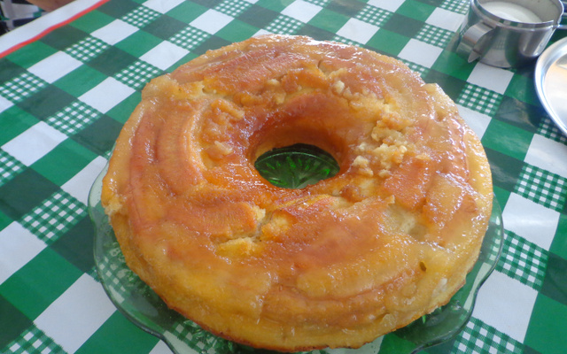 Bolo de banana caramelado