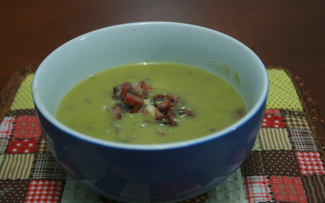 Creme de ervilha com bacon