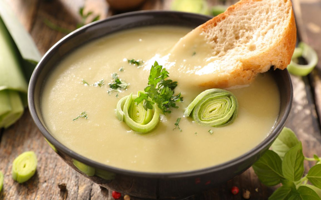 Sopa creme de alho poró