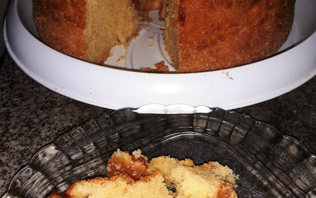 Bolo de fubá com goiabada