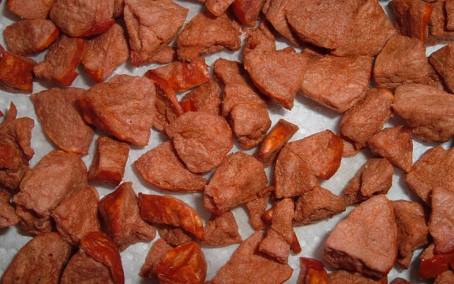 Petisco de salsicha ressecada