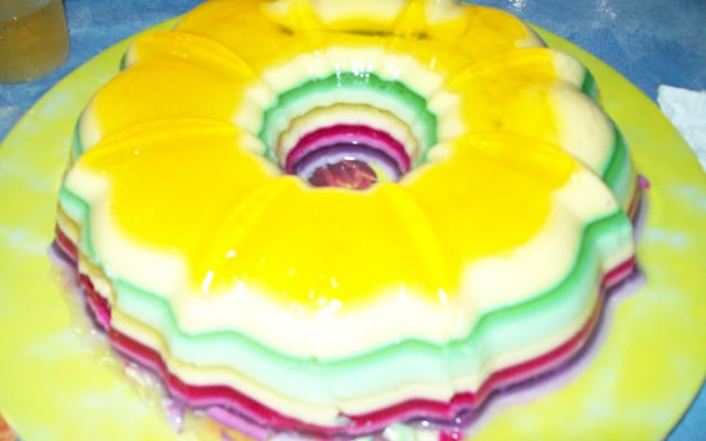 Gelatina colorida em camadas