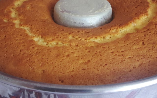 Bolo de fubá com raspas de limão siciliano