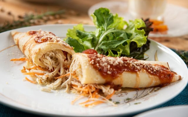 Panqueca de frango desfiado