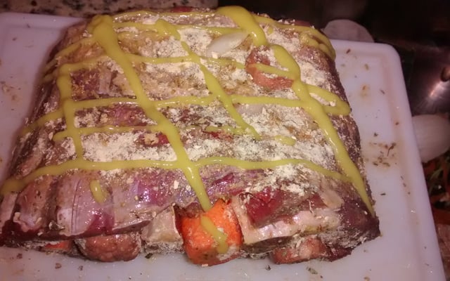 Contra-filé recheado com mostarda e creme de cebola