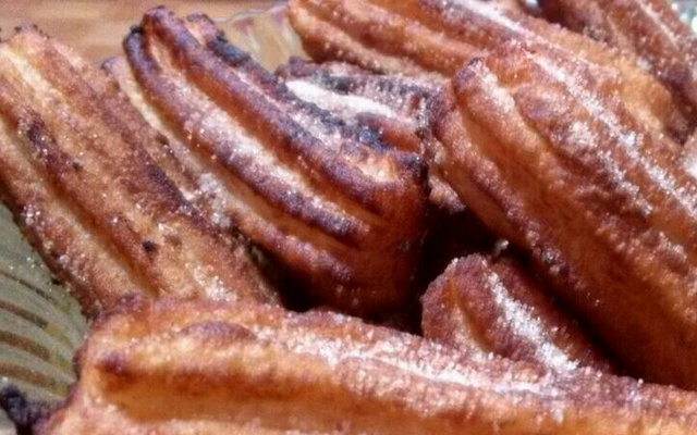 Churros da Dona Florinda (simples e gostoso)