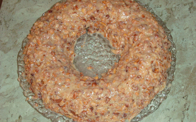 Bolo de milho com queijo e amendoim