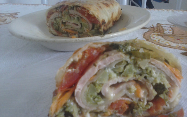 Rocambole de massa de pastel