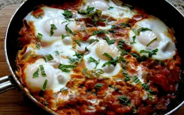 Shakshouka ( refogado típico israelense )