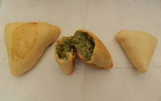 Esfiha de ricota com espinafre