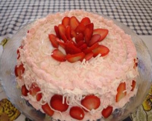 Bolo trufado de morango