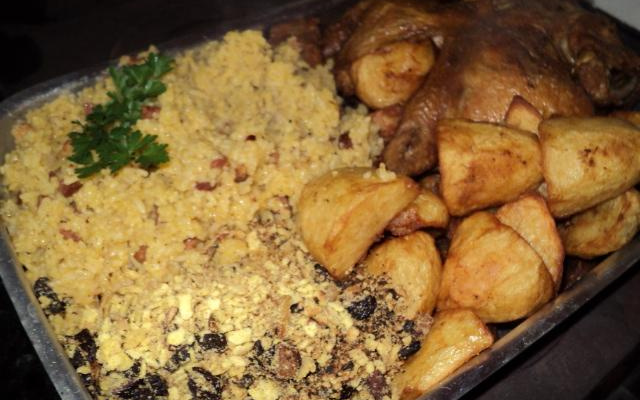 Frango à moda caipira ,com batatas e arroz