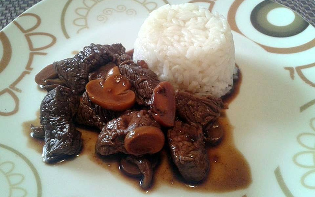 Mignon na cerveja preta