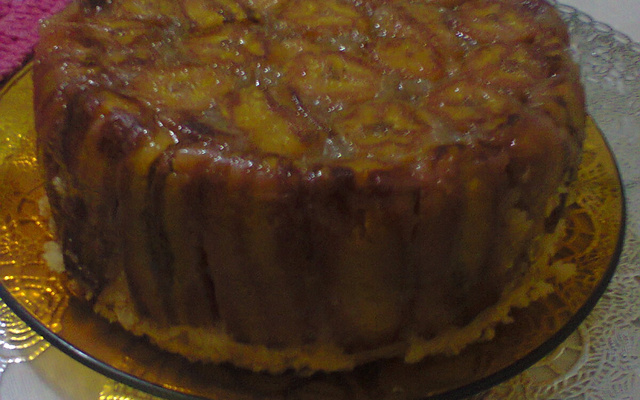 Torta de banana caramelizada