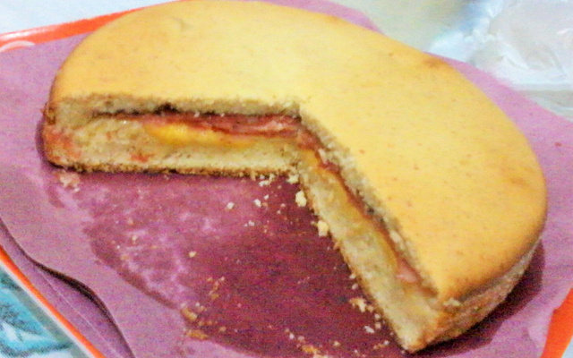 Torta de parmesão recheada com queijo e presunto