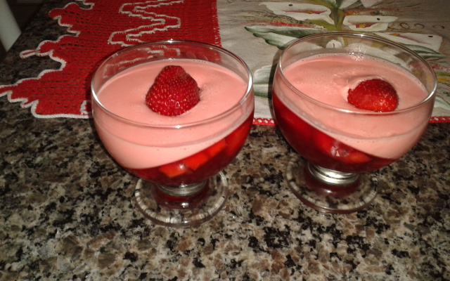 Gelatina com creme rosado