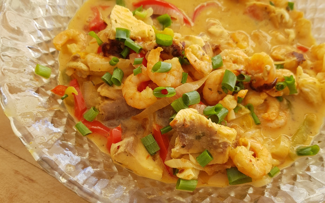Moqueca fácil de peixe com camarão da Karyne