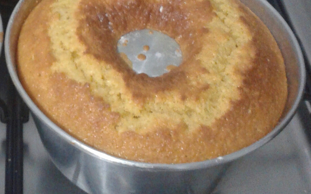 Bolo de fubá com goiabada