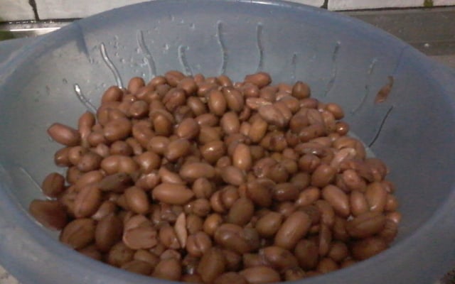 Amendoim salgado de panela de pressão