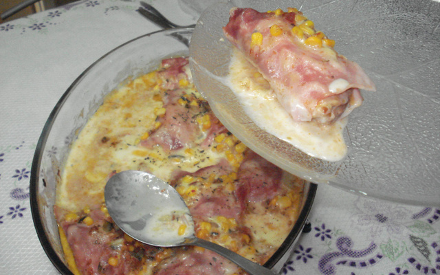 Rolês de sobrecoxas com requeijão