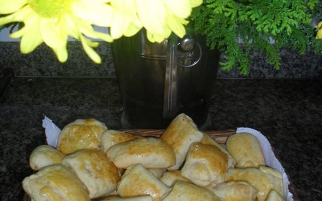 Pão recheado com presunto e queijo