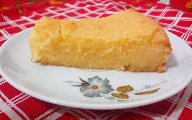 Bolo de mandioca (macaxeira)