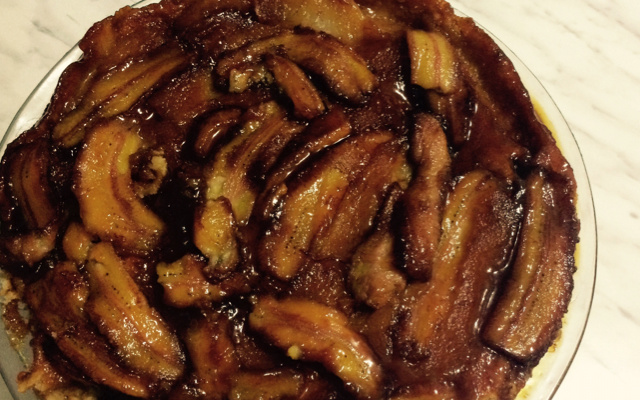 Torta de banana caramelizada