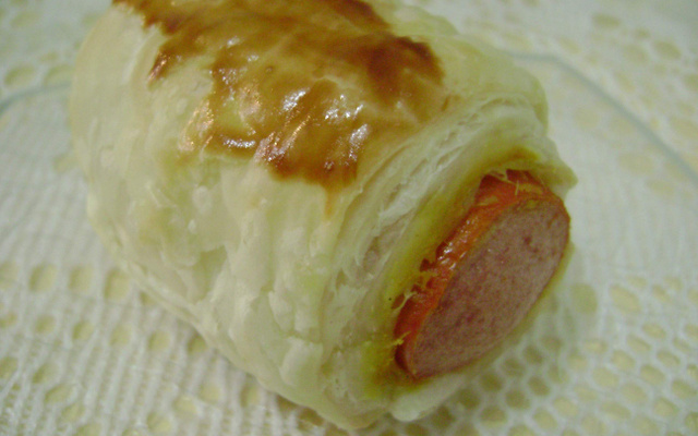 Salsicha com massa folhada