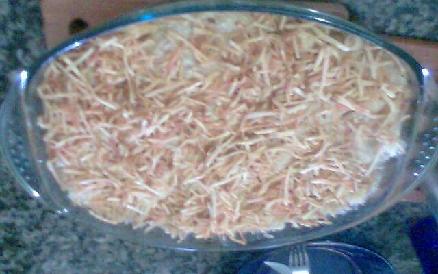 Macarrão com atum ao molho branco e queijo mussarela