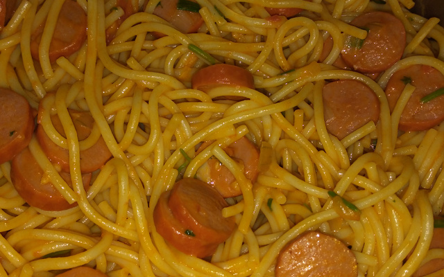 Macarrão rápido de salsicha