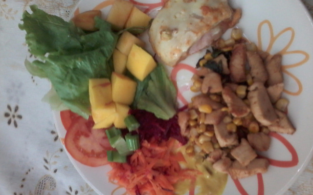 Frango com milho e folhas de aipo