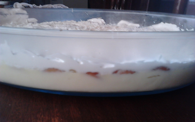 Pavê de abacaxi com marshmallow e coco fresco