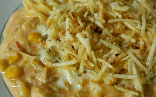 Macarrão com frango na panela de pressão