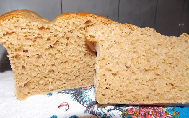 Pão fofinho de farinha integral de liquidificador