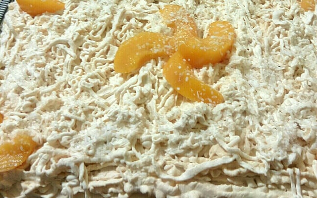 Bolo de abacaxi com coco