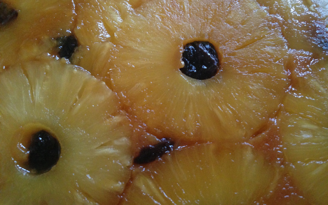 Bolo de abacaxi caramelizado