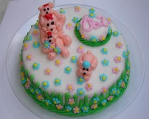 Bolo de nozes com pasta americana