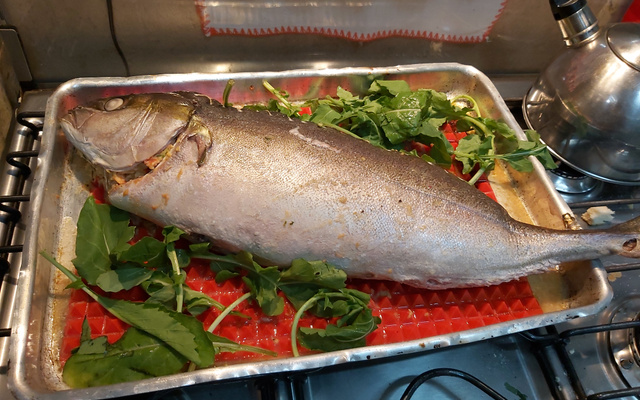 Peixe recheado com camarão