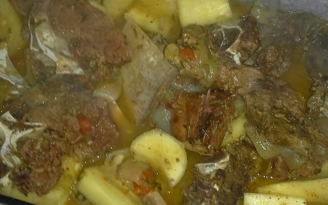 Costela com mandioca na cerveja