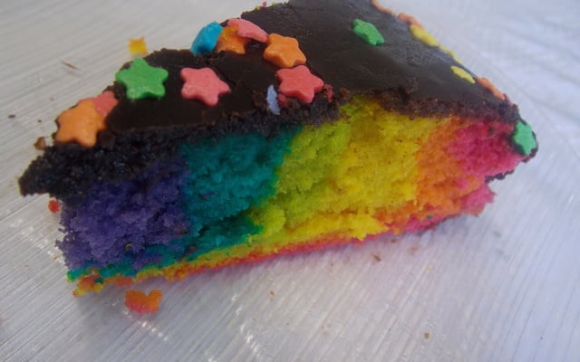 Bolo arco-íris