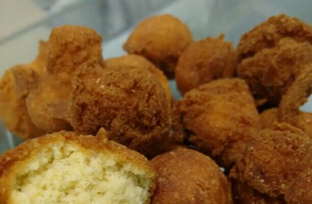 Bolinho de chuva com canela