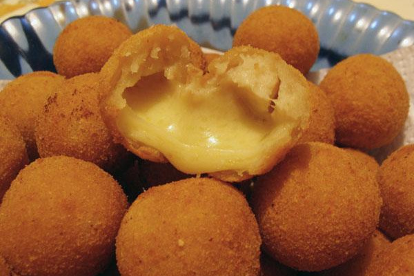 Bolinhas de Queijo