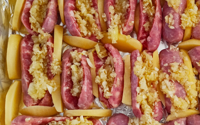 Linguiça temperada no forno