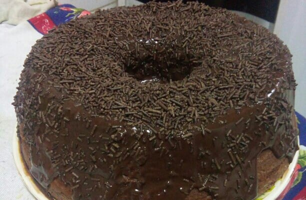 Bolo de chocolate com cobertura